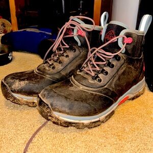 Muck Boot Lace Up Shoes: WMNs size 9